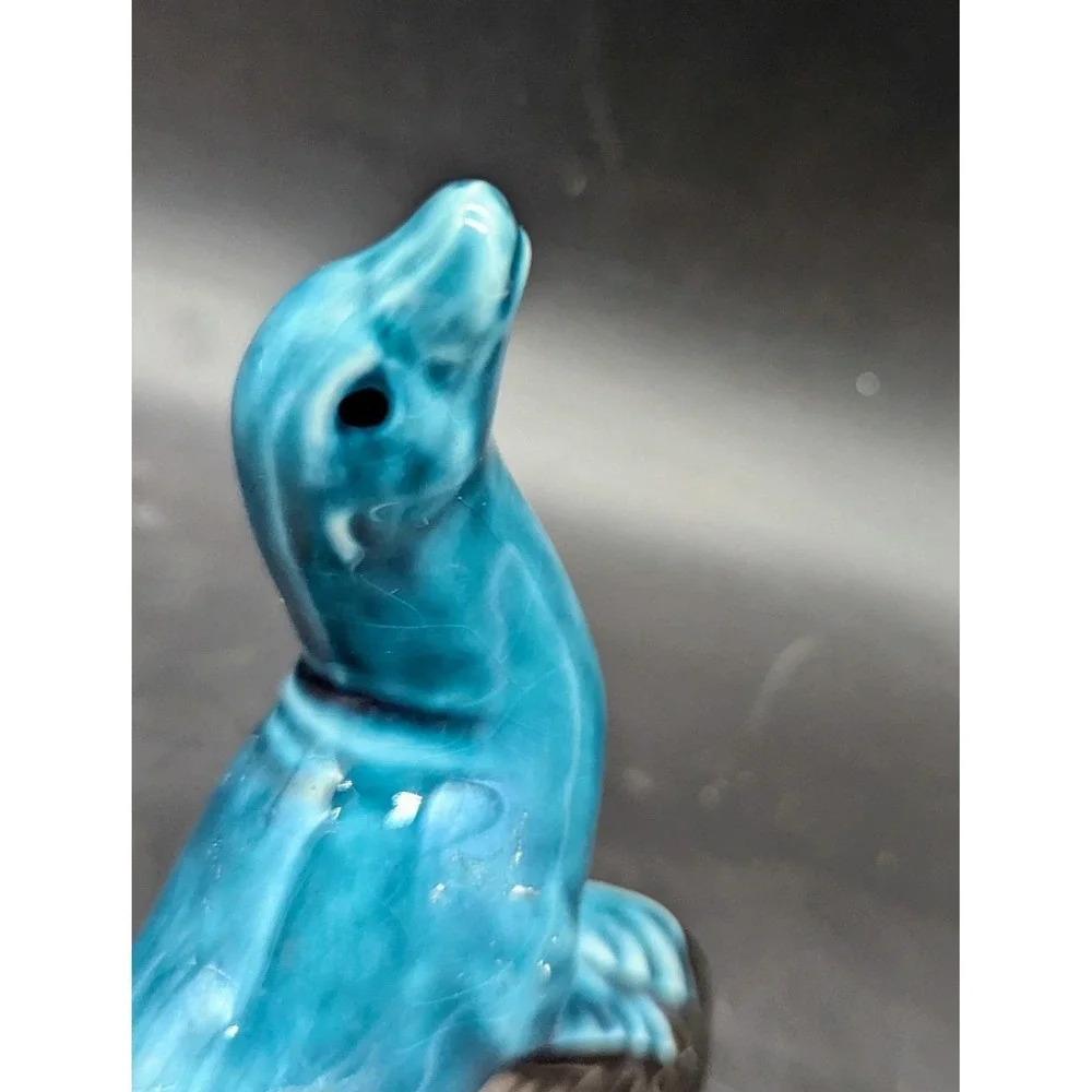 Vintage Turquoise Seal On Rock Poole Pottery England Figurine Sculpture 2.5